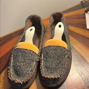 Sanuk womans Woven Slip-On Loafers in Black and Brown with Orange Accent